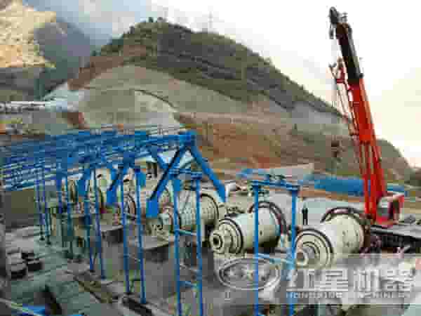 研磨机现场工作图